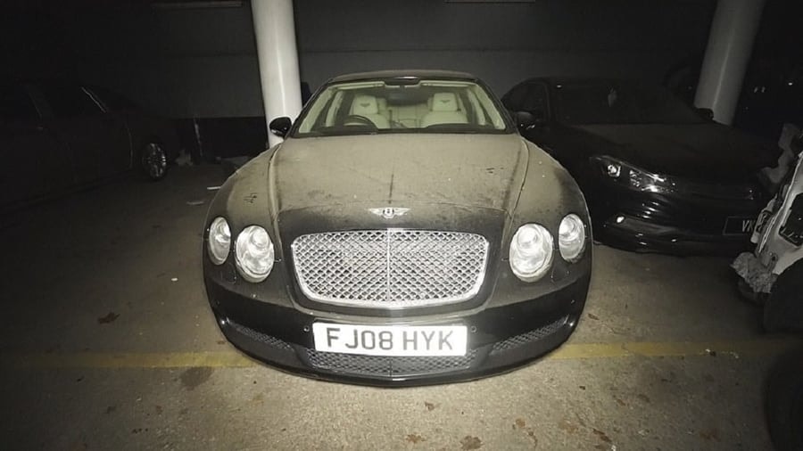 5 điều không nên làm khi ô tô bám bụi