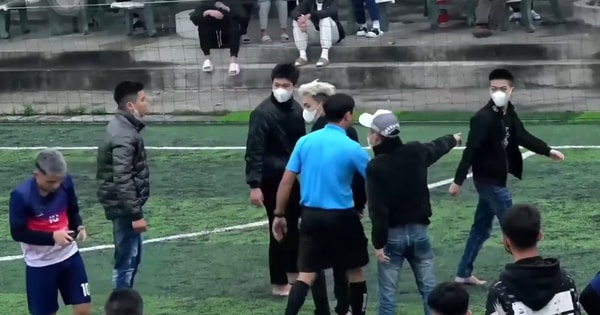 Khởi tố 3 đối tượng cầm phớ đánh người, bắt nạn nhân quỳ xin lỗi trên sân bóng