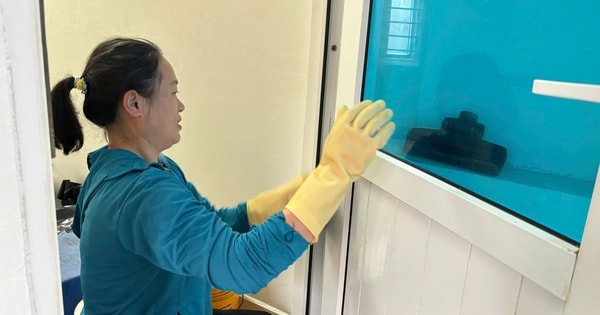 Mùa nồm ẩm, người Hà Nội đua nhau vệ sinh nhà cửa theo giờ phòng tránh bệnh tật, dịch vụ này giá 'leo thang' ra sao?