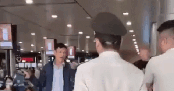 Người đàn ông say rượu, hành hung nhân viên an ninh hàng không