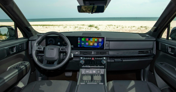 Giá lăn bánh Hyundai Santa Fe mới nhất giá sốc tới hàng trăm triệu đồng, có nên mua thay vì chọn Ford Everest?