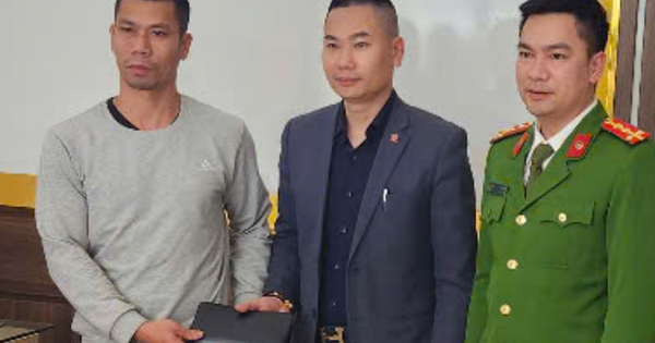 Trả lại 8 triệu đồng, thẻ ngân hàng cùng nhiều giấy tờ tùy thân cho hành khách bỏ quên trên ô tô