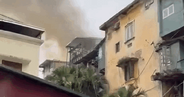 Hà Nội: Cháy lớn tại khu tập thể cũ trên phố Vọng Đức, quận Hoàn Kiếm