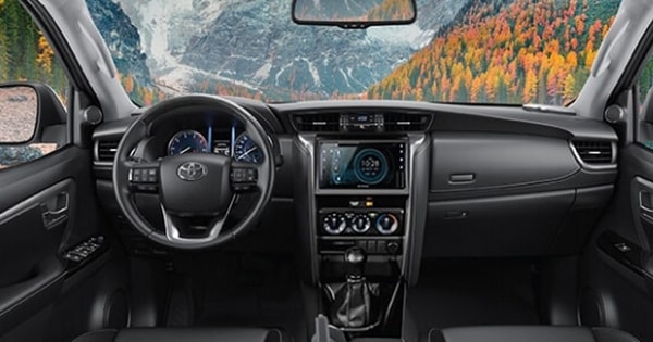 Giá lăn bánh Toyota Fortuner mới nhất thấp chưa từng có, xứng danh xe gầm cao SUV hạng D ăn khách nhất phân khúc