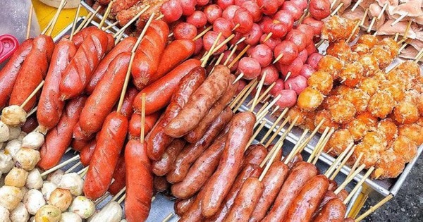 Món ăn đường phố: Ăn thịt nướng, xiên que, thực phẩm 'bẩn' nguy hiểm thế nào?