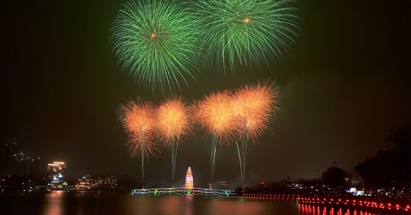 Mãn nhãn màn pháo hoa rực rỡ trên bầu trời Phú Thọ dịp Giỗ Tổ Hùng Vương