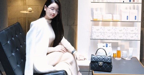 Giữa ồn ào bán hàng online, Chu Thanh Huyền lại gây tranh cãi khi diện set đồ bạc tỷ đi Hàn Quốc