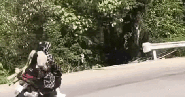 Hoảng hồn cảnh xe máy tông thẳng vào lan can khi 'đổ đèo' Tam Đảo khiến 2 cô gái bị hất văng