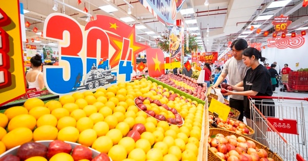 Nghỉ lễ 30/4 - 1/5: Siêu thị đồng loạt giảm giá sâu hơn 1.000 mặt hàng thiết yếu, nông sản giảm đến 71%, giá từ 9.900 đồng/kg