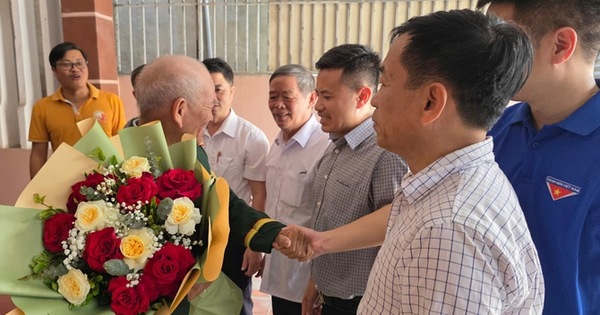 Ngày về của cựu binh đi xe máy vượt 1.300 km xem kỷ niệm 50 năm thống nhất nước