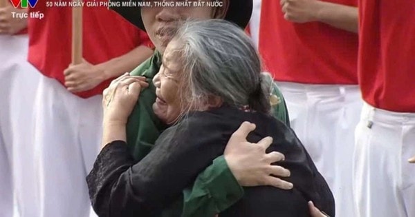 Đạo diễn kể chuyện ca khúc Màu hoa đỏ 'suýt' không có trong kỷ niệm 50 năm Ngày Giải phóng miền Nam, thống nhất đất nước