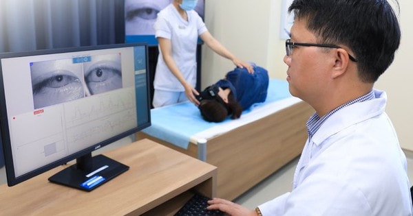 Bé 15 tuổi nhập viện vì rối loạn tiền đình từ một sai lầm mà nhiều bạn trẻ Việt mắc phải