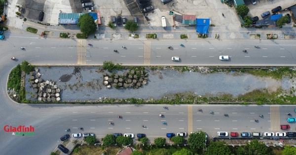 Cận cảnh cầu vượt 'đắp chiếu' nhiều năm chuẩn bị được giải cứu ở Hà Nội