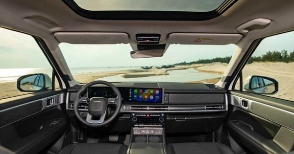 Giá lăn bánh Hyundai Santa Fe mới nhất giảm kỷ lục, rẻ hàng trăm triệu, thậm chí thấp hơn cả xe cũ, chỉ ngang Honda CR-V