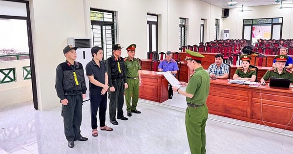 Khởi tố, bắt tạm giam đối tượng 'rút ruột' sông Chảy