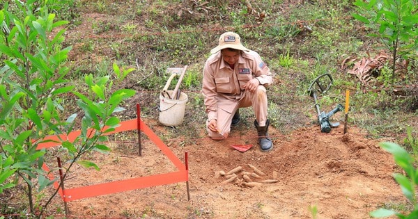 Phát hiện hầm đạn với nhiều vật liệu nổ nằm cách mặt đất 10 cm