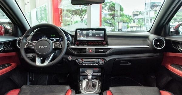 Giá lăn bánh Kia K3 mới nhất giảm siêu khủng, thấp chưa từng thấy, chỉ nhỉnh hơn Kia Morning, Mazda3 và Hyundai Elantra lo thua doanh số