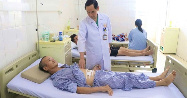 Người đàn ông 60 tuổi bị thủng dạ dày thừa nhận 1 sai lầm nhiều người Việt mắc phải