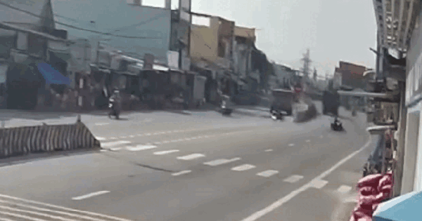 Khoảnh khắc xe tải mất lái, lao vào nhà dân khiến 5 người thương vong ở Quảng Ngãi