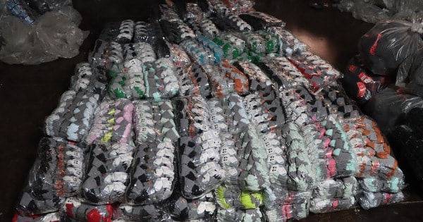 Giữa lòng Thủ đô, Công ty TNHH Sản xuất và Kinh doanh Sơn Vân Nam ngang nhiên sản xuất số lượng lớn tất chân giả xuất xứ, giả nhãn hiệu