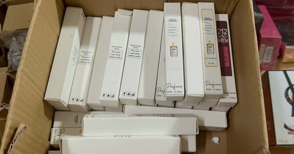 Cửa hàng lớn ở trung tâm phố Cổ Hà Nội công khai kinh doanh hàng ngàn chai nước hoa giả