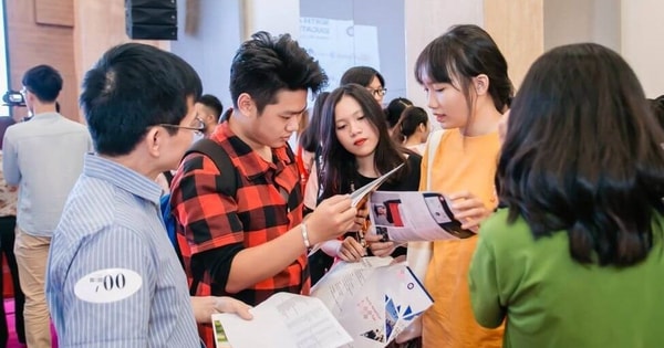 Mỹ tạm dừng phỏng vấn visa du học, học sinh và phụ huynh cần làm gì?