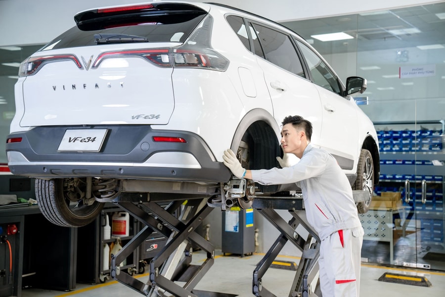 Dịch vụ hậu mãi khó tin: Từ mối lo hóa 'lá bài tẩy' của VinFast