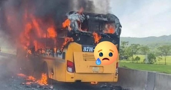 Cháy xe khách trên cao tốc, toàn bộ hành khách thoát nạn