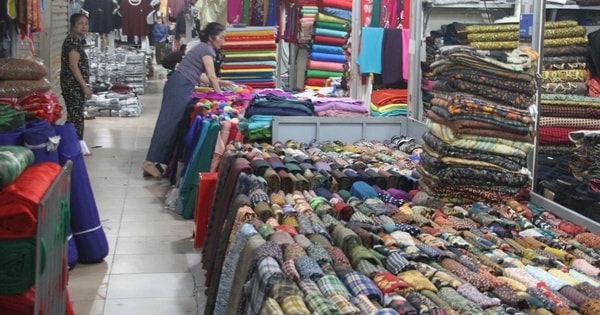 Tiểu thương chợ Vinh ‘kêu trời’ vì giá thuê ki-ốt cao giữa lúc buôn bán ế ẩm