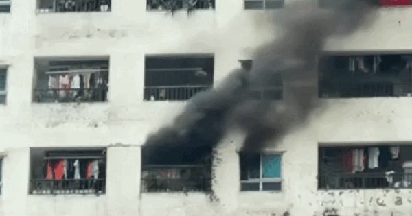 Hà Nội: Cháy căn hộ tầng 14 chung cư HH Linh Đàm, khói đen bốc lên nghi ngút