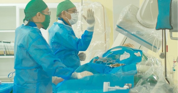 Người đàn ông bị nhồi máu cơ tim cấp lúc nửa đêm được cứu sống nhờ làm tốt việc này