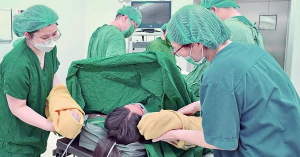 Cấp cứu trong đêm cứu người phụ nữ mang song thai 33 tuần nhiễm COVID-19