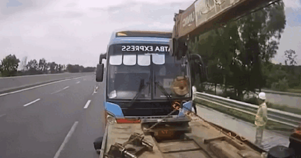 Khoảnh khắc xe đầu kéo gây tai nạn liên hoàn trên cao tốc Hà Nội - Hải Phòng khiến 2 người tử vong