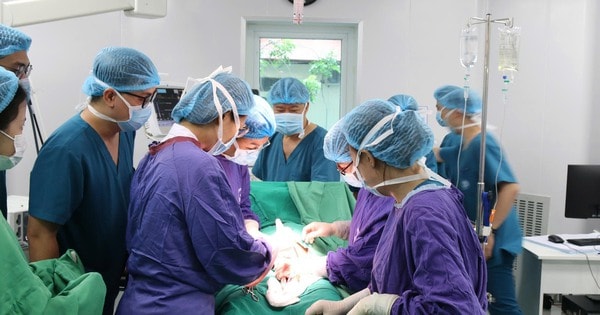 Thót tim cấp cứu cho mẹ con sản phụ bị sa dây rau, suy thai nghiêm trọng