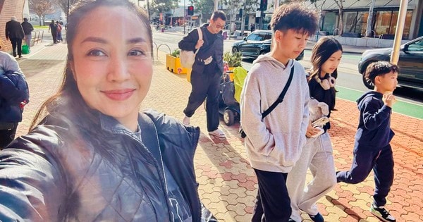 Nữ NSƯT đưa con sang Úc chơi cũng bị khán giả công kích