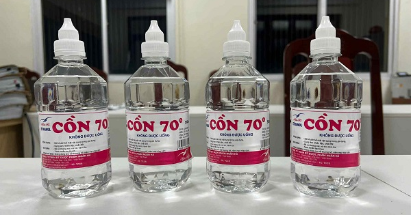 Sử dụng phải cồn y tế giả có thể gây tổn thương thần kinh, mù mắt, tử vong