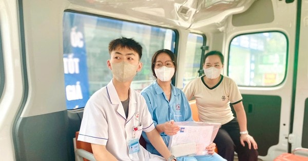 Xe cấp cứu cùng bác sĩ đón, đưa nữ sinh vừa phẫu thuật đi thi tốt nghiệp THPT
