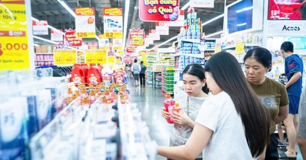 Trái cây, thực phẩm ở siêu thị vừa giảm sâu, vừa mua 2 tặng 1