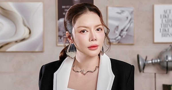 Khi Lý Nhã Kỳ làm 'nhân viên công sở'