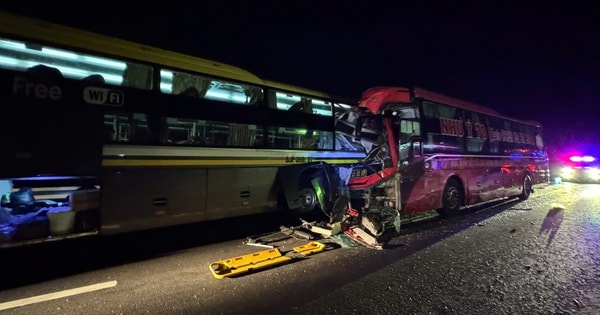 Hai xe khách giường nằm va chạm trên cao tốc Vĩnh Hảo - Phan Thiết, 3 người tử vong