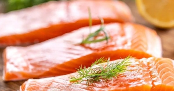 Cách rã đông cá hồi để ăn sống chuẩn nhất