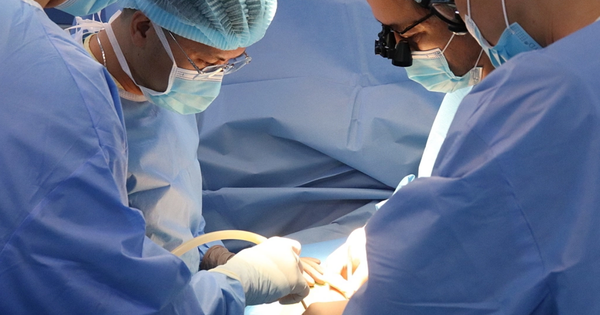 Mẹ hiến tạng cứu sống con gái 11 tuổi bị suy thận giai đoạn cuối