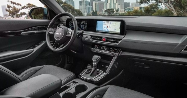 Xe gầm cao SUV hạng B  KIA Seltos giá 280 triệu đồng xịn ngang Hyundai Creta, rẻ như Kia Morning, Hyundai Grand i10 ở Trung Quốc có gì khác biệt so với Việt Nam và Mỹ?