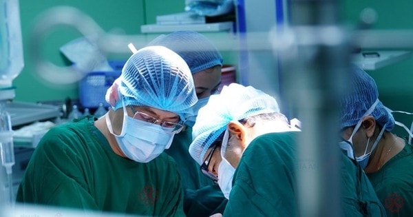 Người phụ nữ nhập viện vì sỏi lớn gây tắc mật và thoát vị thành bụng từ dấu hiệu nhiều người Việt bỏ qua