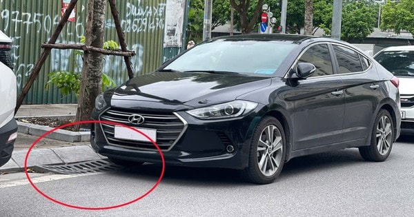 Tranh cãi việc đỗ xe chưa đè lên miệng cống thoát nước vẫn bị CSGT xử phạt