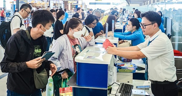 Hàng trăm chuyến bay bị hủy, tỷ lệ đúng giờ của ngành hàng không giảm mạnh