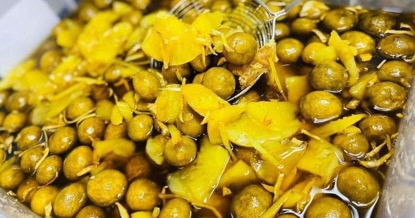 Chị em đua nhau mua sấu về ngâm, nhưng quên bước này dễ đổ bỏ vì sấu ngâm bị nổi váng