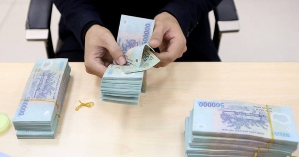 Gửi tiết kiệm 6 tháng hay 1 năm: Ngân viên ngân hàng giàu kinh nghiệm đưa ra lời khuyên chính xác