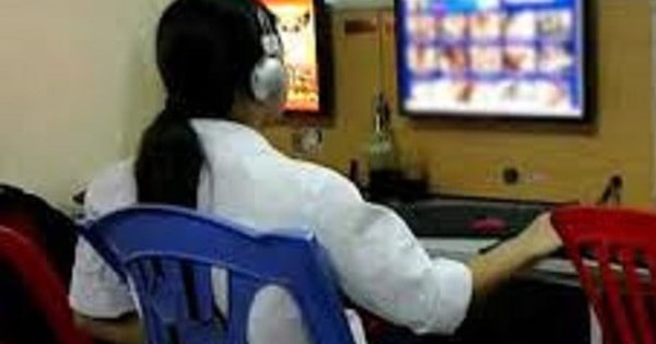 Phát hiện con xem phim ‘nóng’ trong thời gian nghỉ hè, cha mẹ cần làm gì?