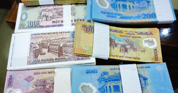 Công an truy tìm đối tượng bị tố đổi tiền mới rồi chiếm đoạt 300 triệu đồng